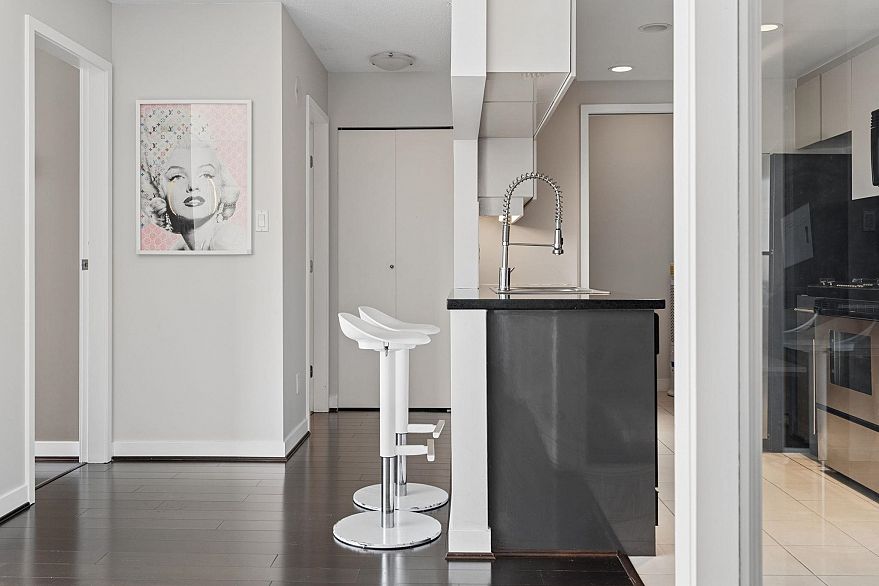 908 1408 Strathmore Mews
