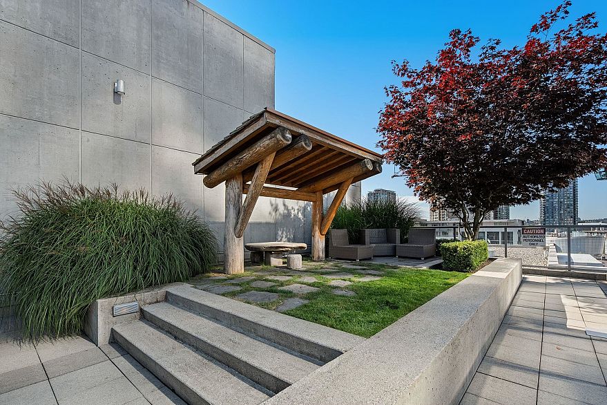 810 66 W Cordova Street