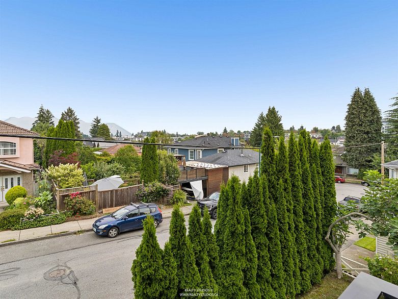 476 E 29th Avenue