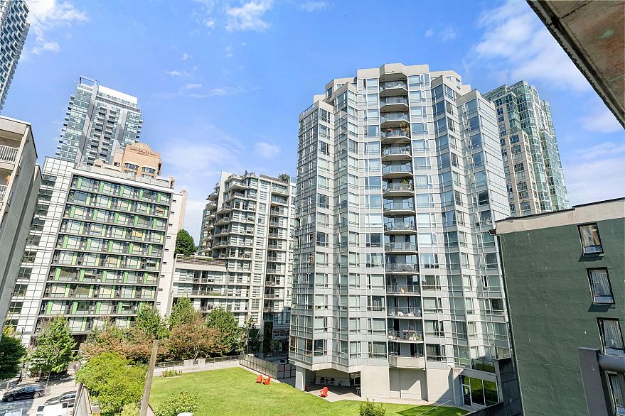 602 1249 Granville Street