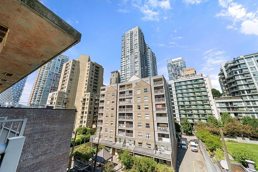 602 1249 Granville Street