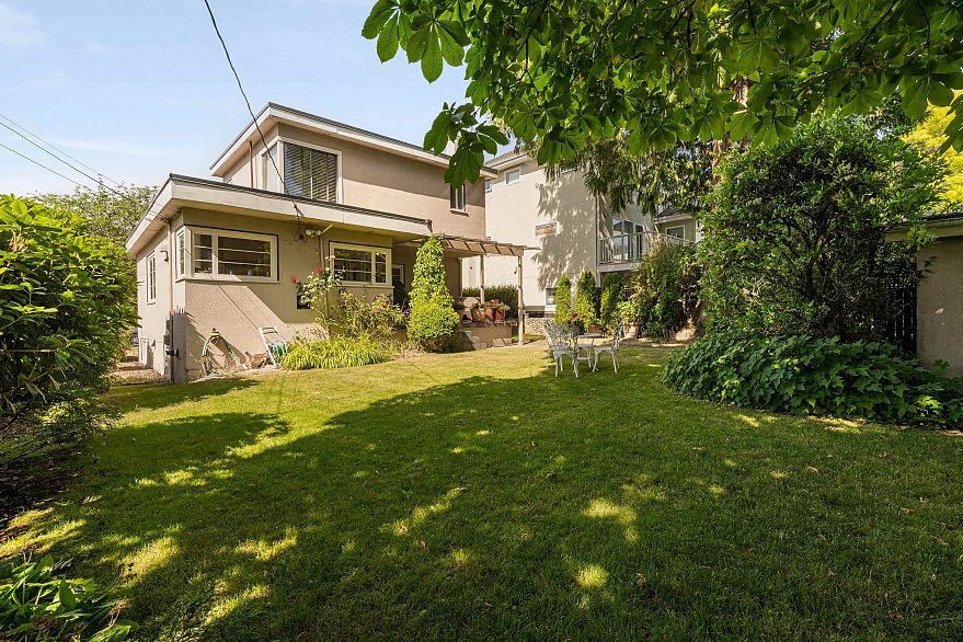 696 W 27th Avenue
