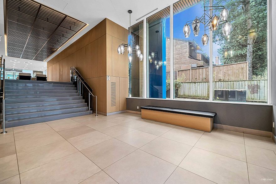 2405 8189 Cambie Street