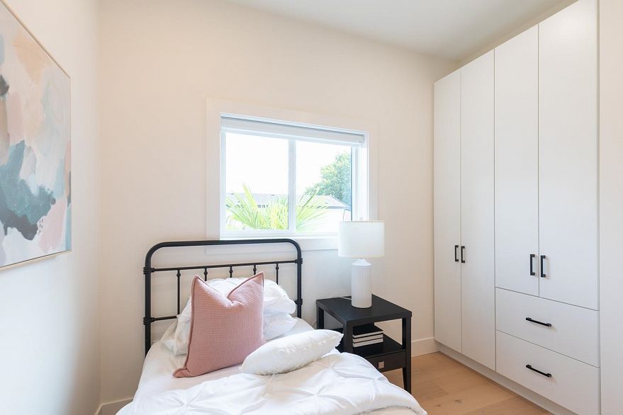 4 3615 Turner Street