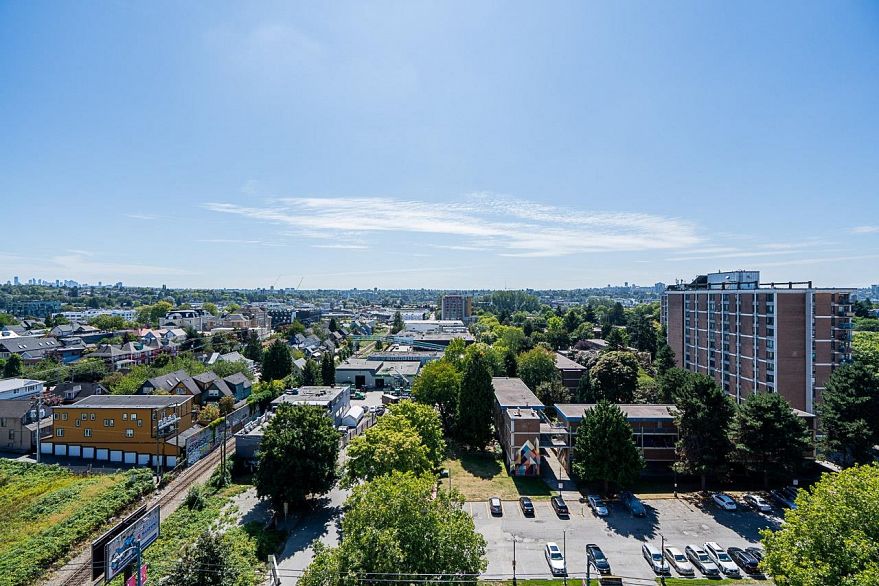 1006 983 E Hastings Street