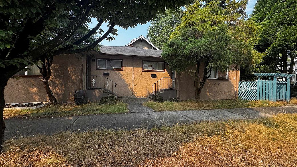 75 N Nanaimo Street