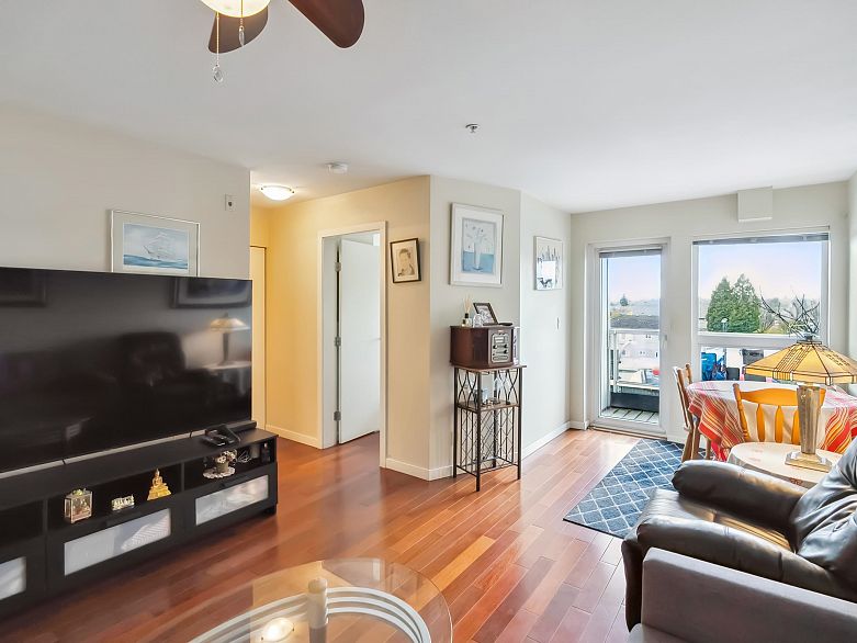 416 2891 E Hastings Street