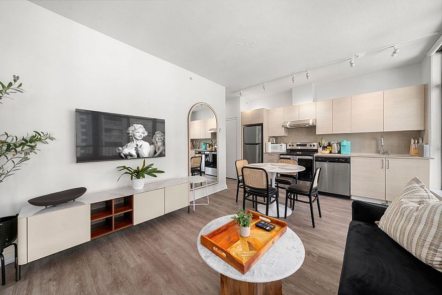 602 1249 Granville Street