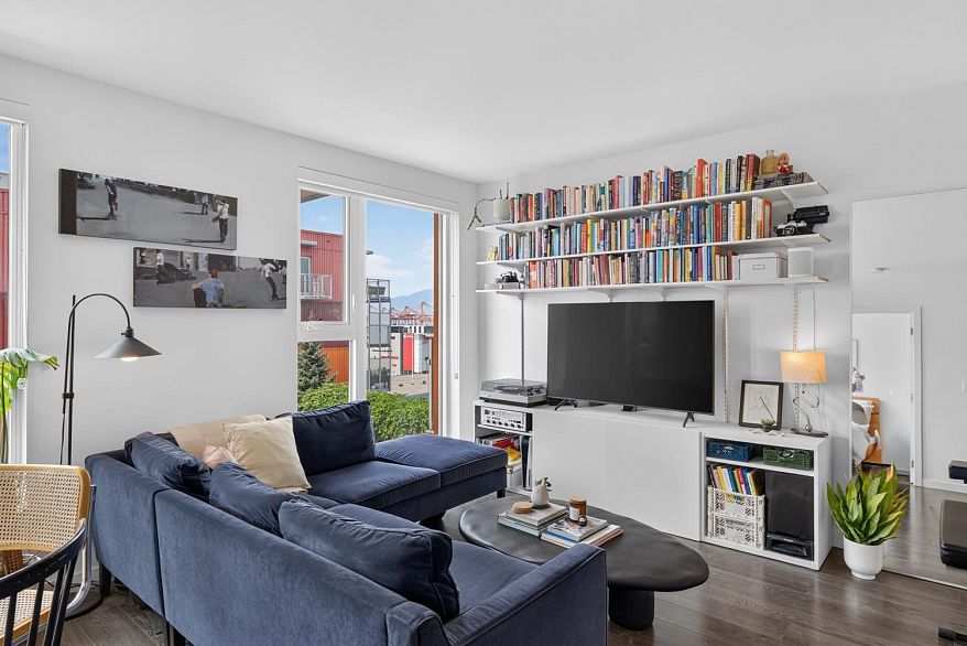 1009 983 E Hastings Street