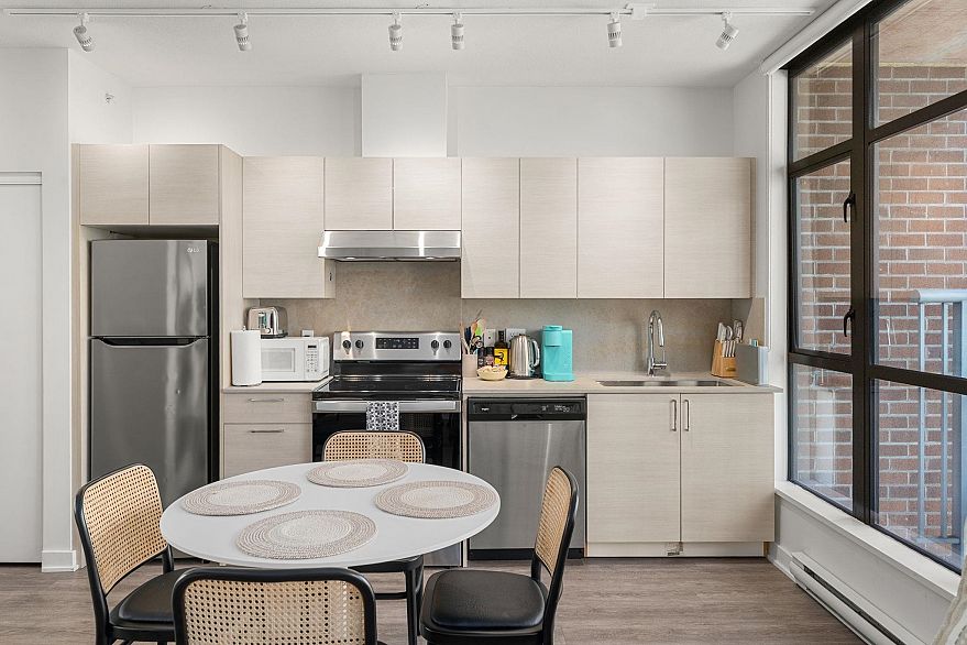 602 1249 Granville Street