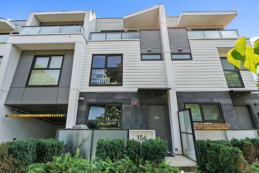 156 W Woodstock Avenue