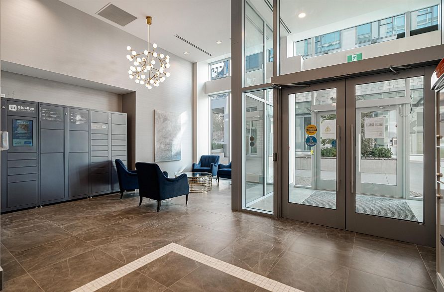 204 2435 Kingsway