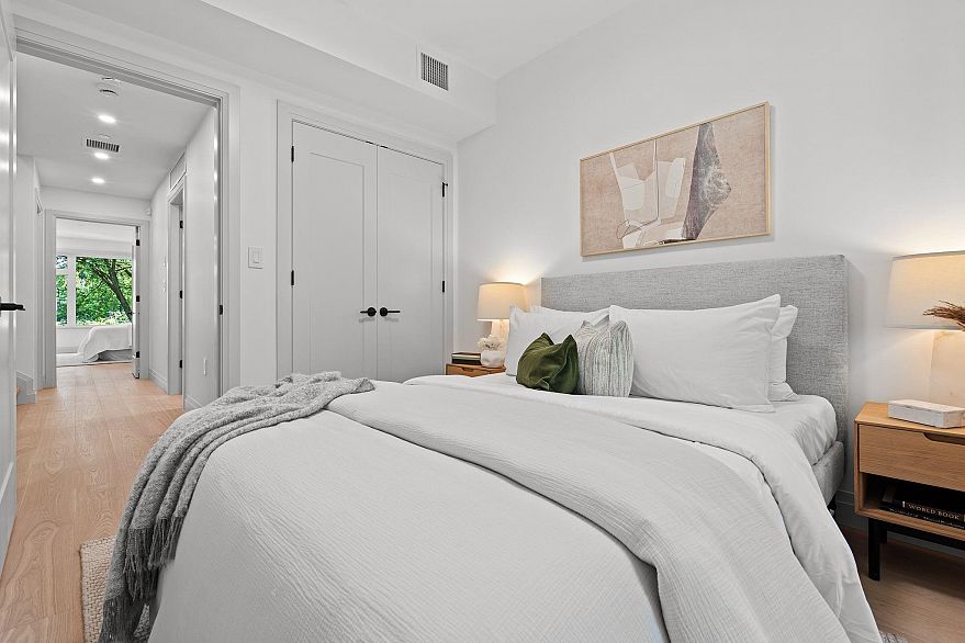 3 1491 Devonshire Crescent