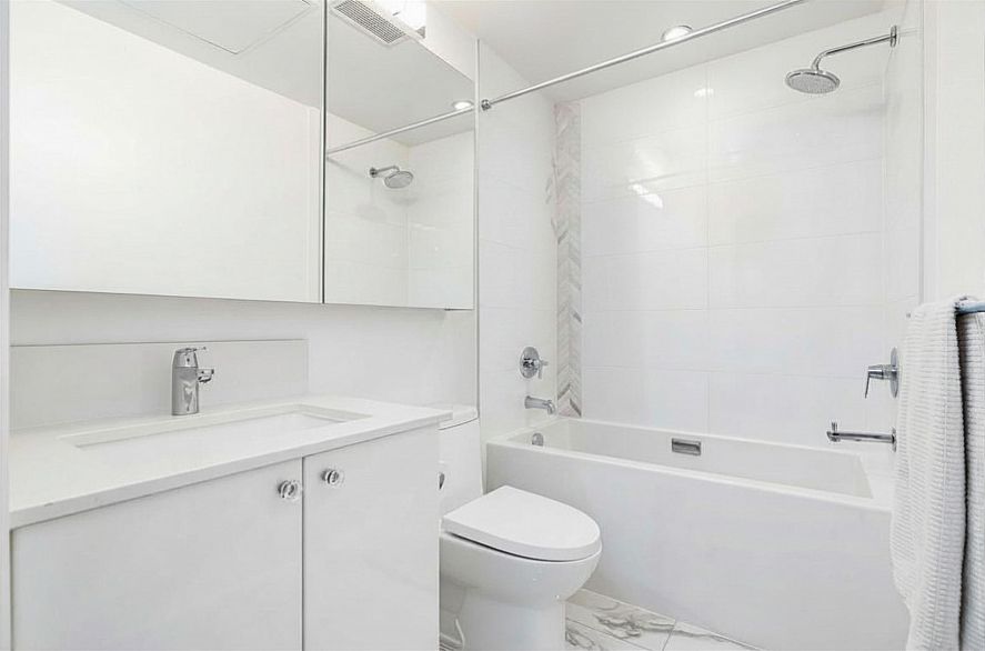 204 2435 Kingsway
