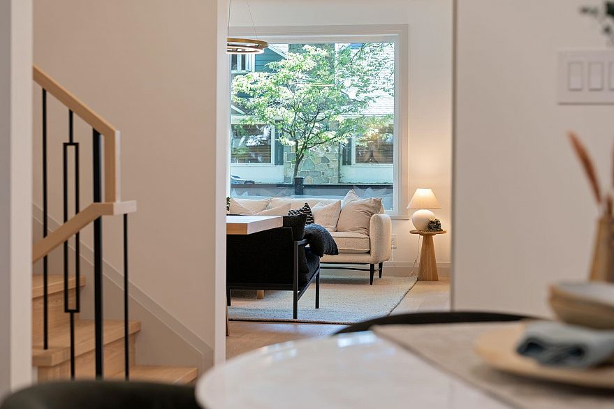 3 1491 Devonshire Crescent