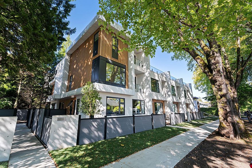 4 1491 Devonshire Crescent