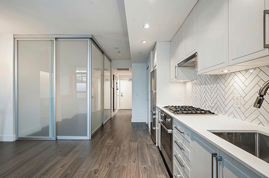 204 2435 Kingsway