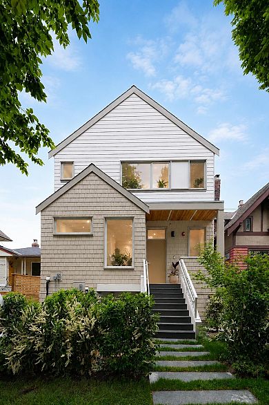593 E 49th Avenue