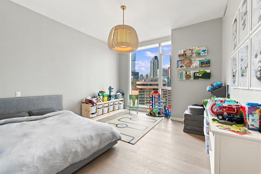 1701 277 Thurlow Street