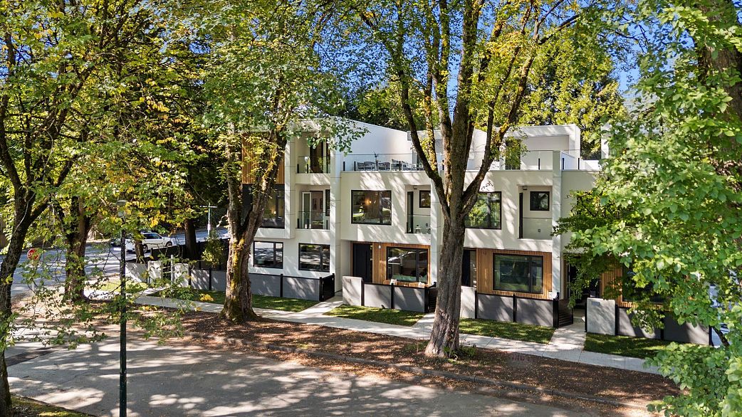 3 1491 Devonshire Crescent