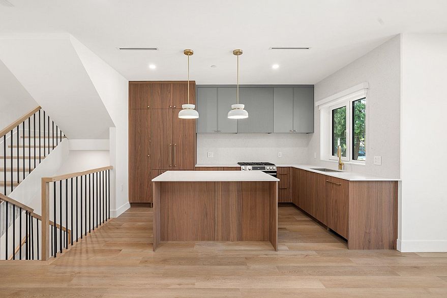 SL 3 2333 E 54th Avenue