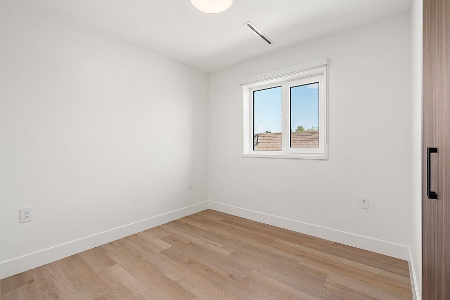 SL 2 2333 E 54th Avenue