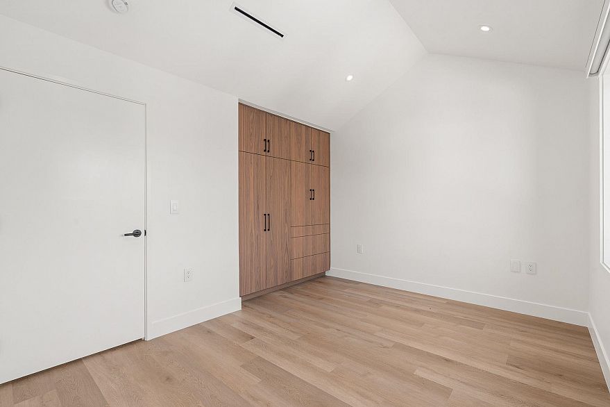 SL 3 2333 E 54th Avenue