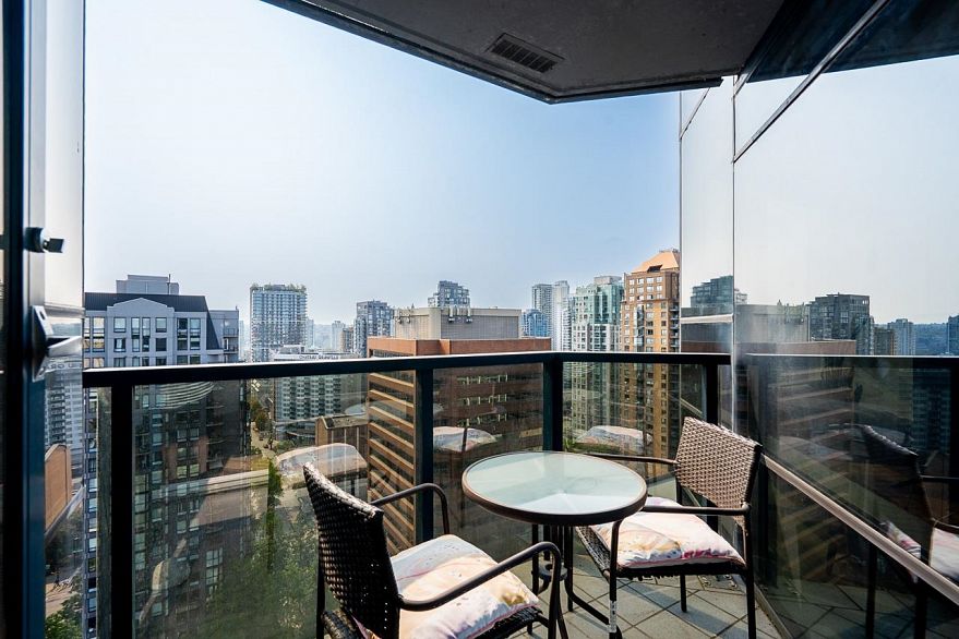 1907 1050 Burrard Street
