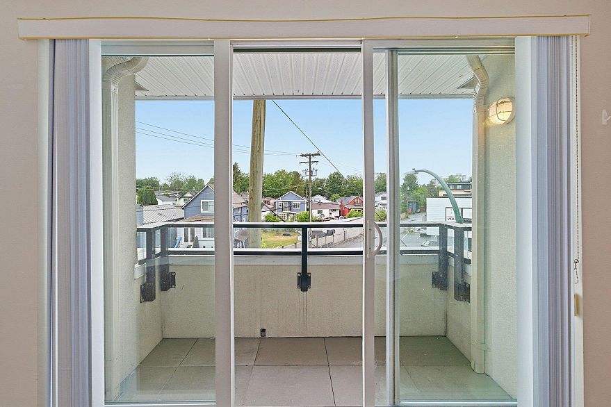 201 4338 Commercial Street