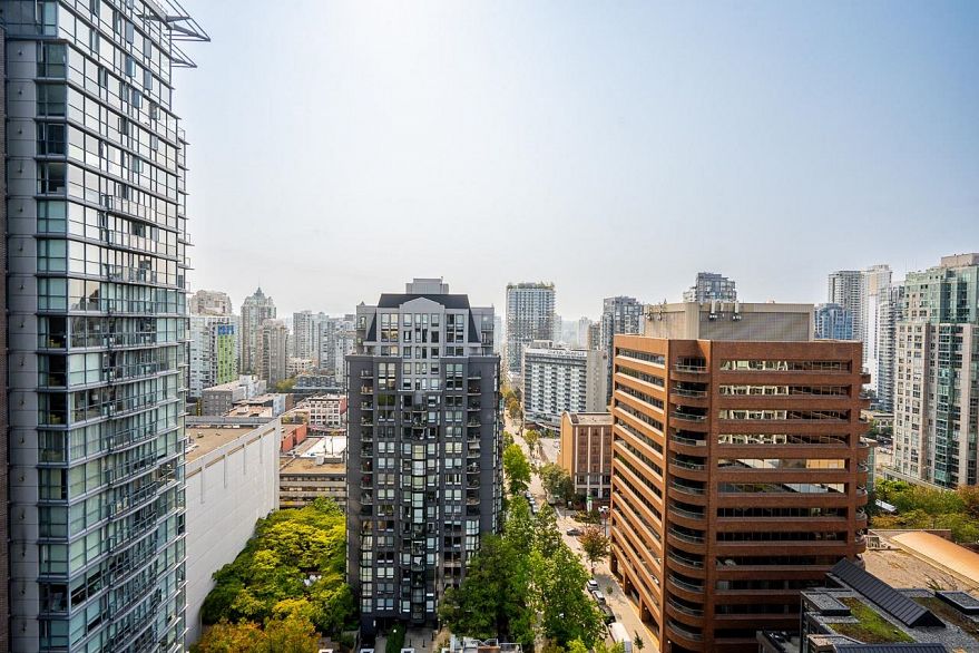 1907 1050 Burrard Street