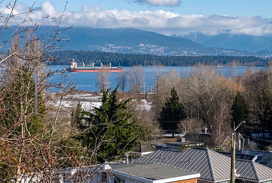 4390 Locarno Crescent