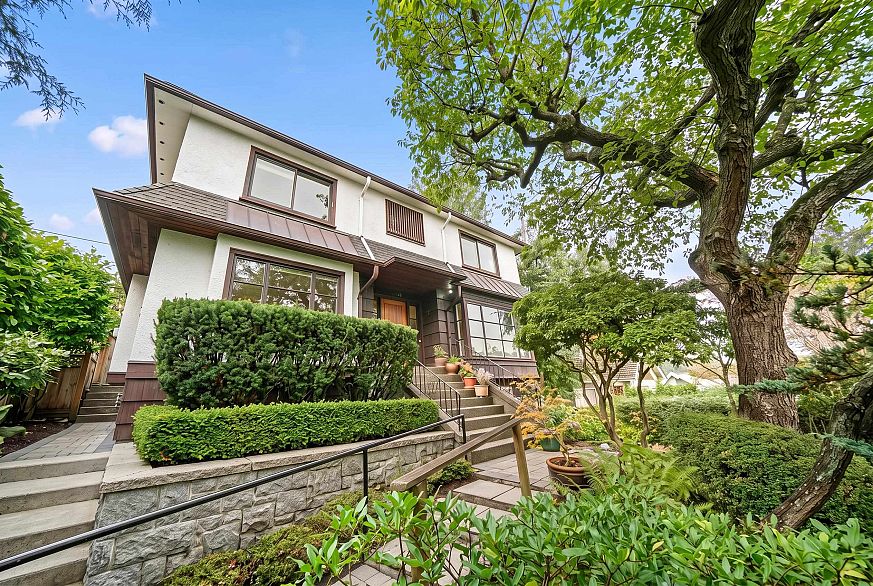 4390 Locarno Crescent