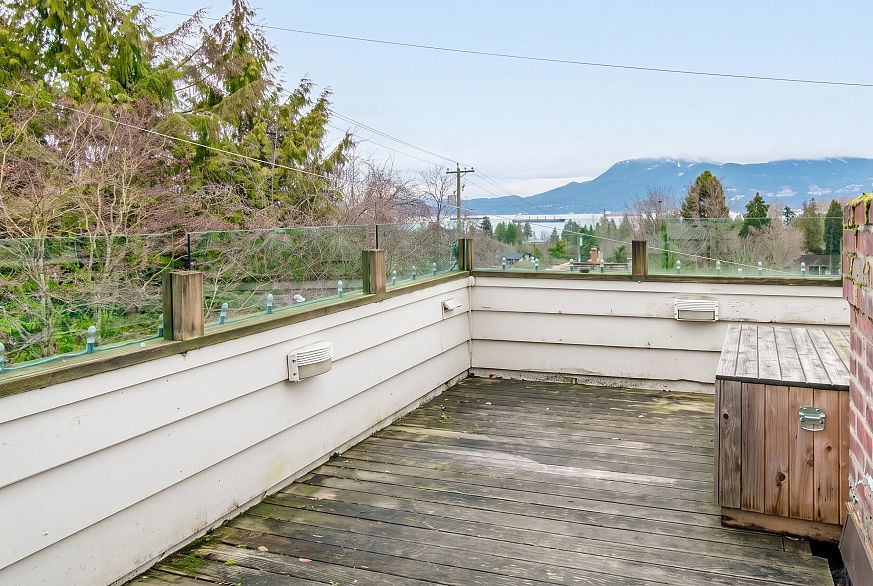 4396 Locarno Crescent