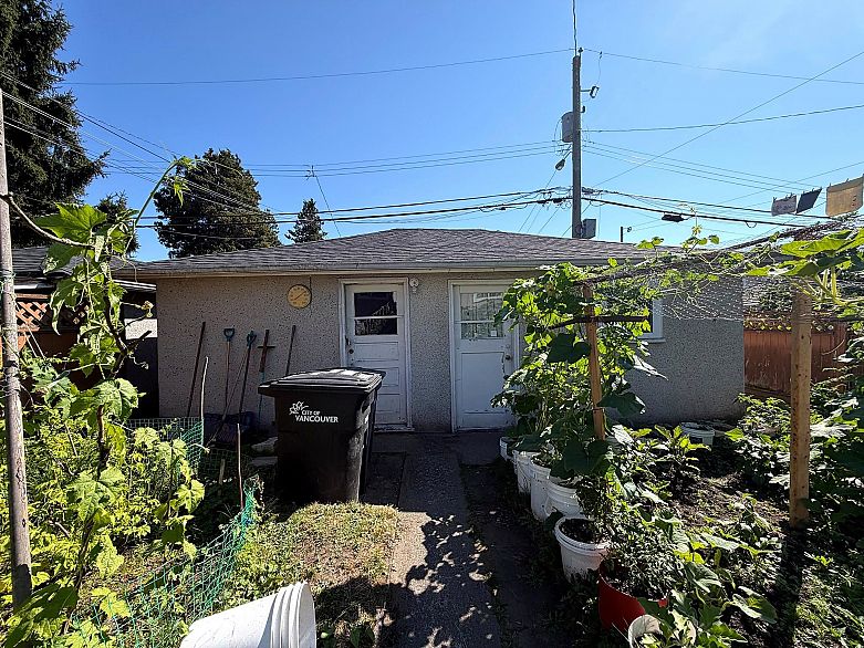 374 E 54th Avenue