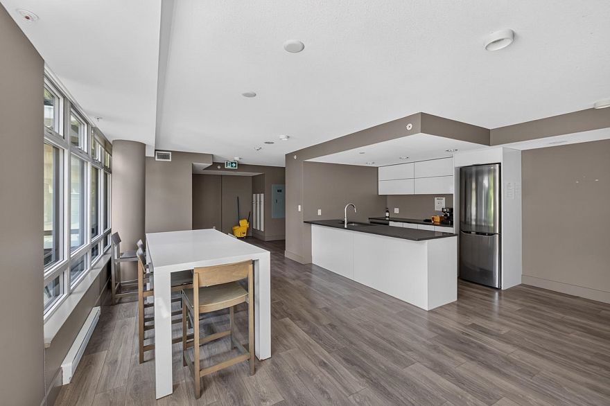 707 238 W Broadway