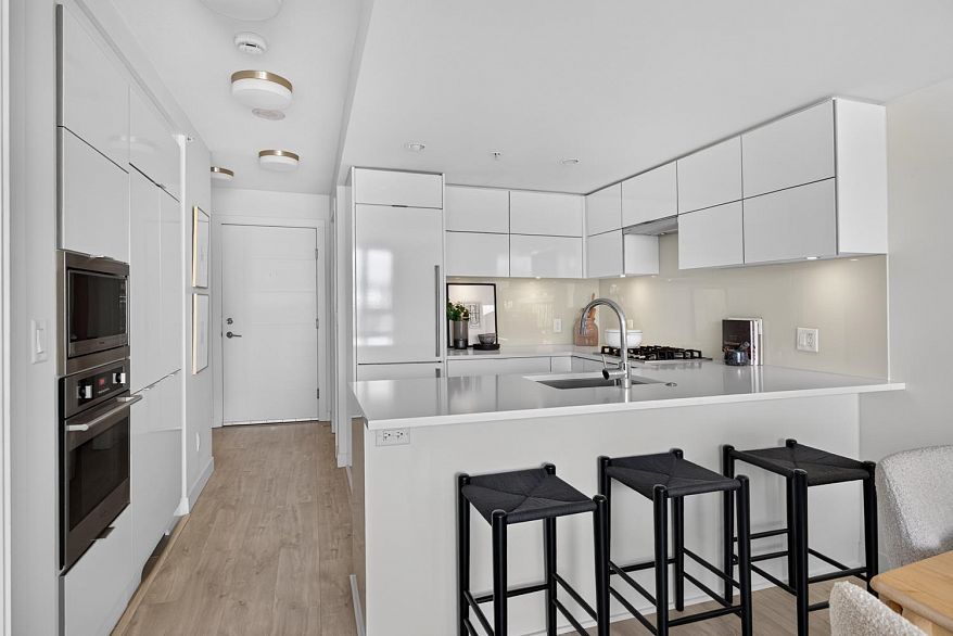 707 238 W Broadway
