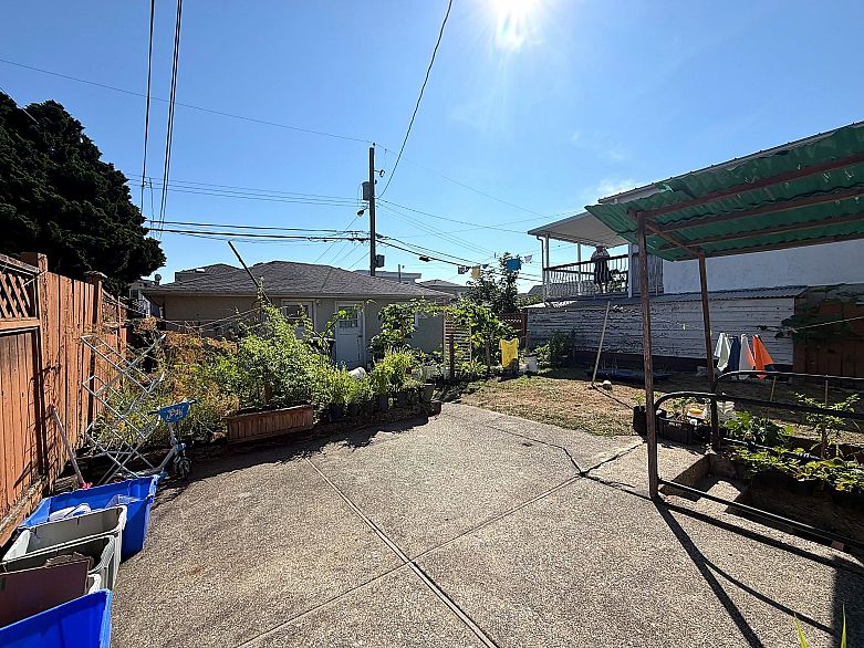 374 E 54th Avenue