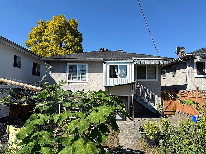 374 E 54th Avenue
