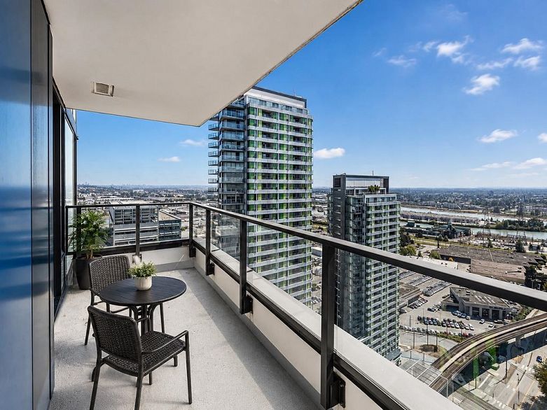 2907 8189 Cambie Street