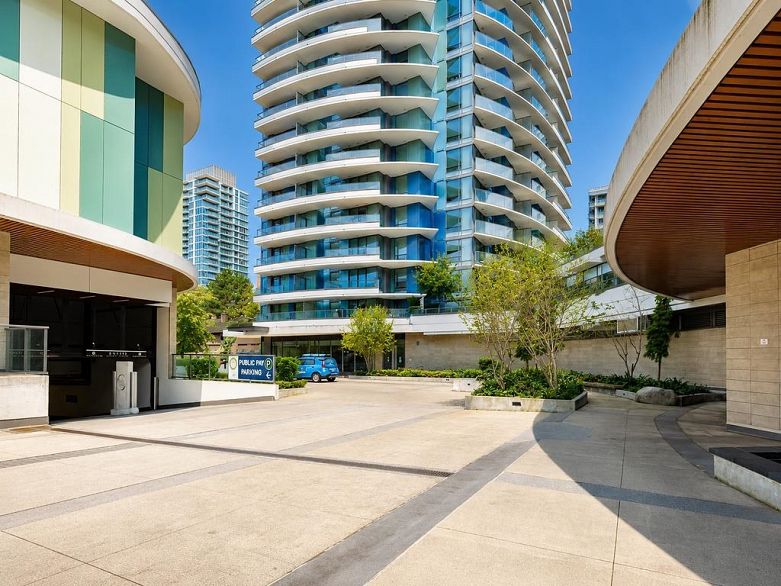 2907 8189 Cambie Street