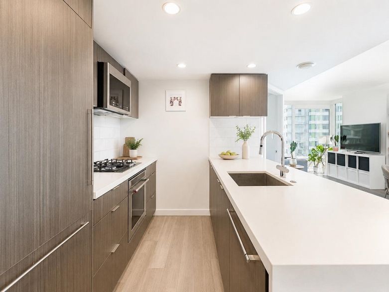 2907 8189 Cambie Street