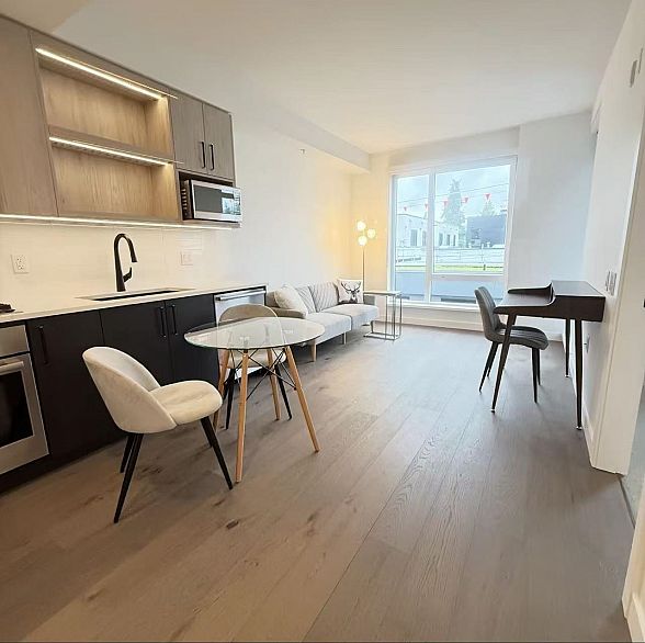313 6859 Cambie Street