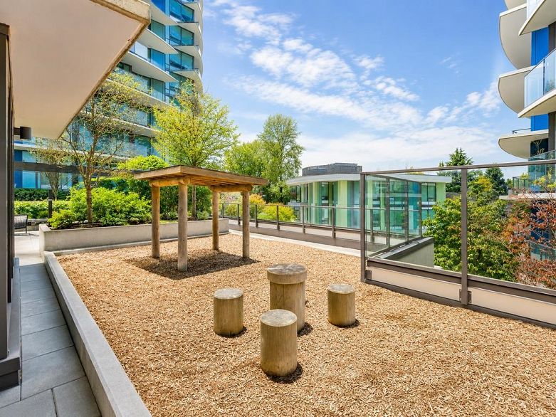 2907 8189 Cambie Street
