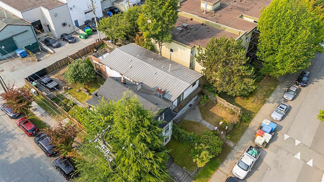 1546 Adanac Street