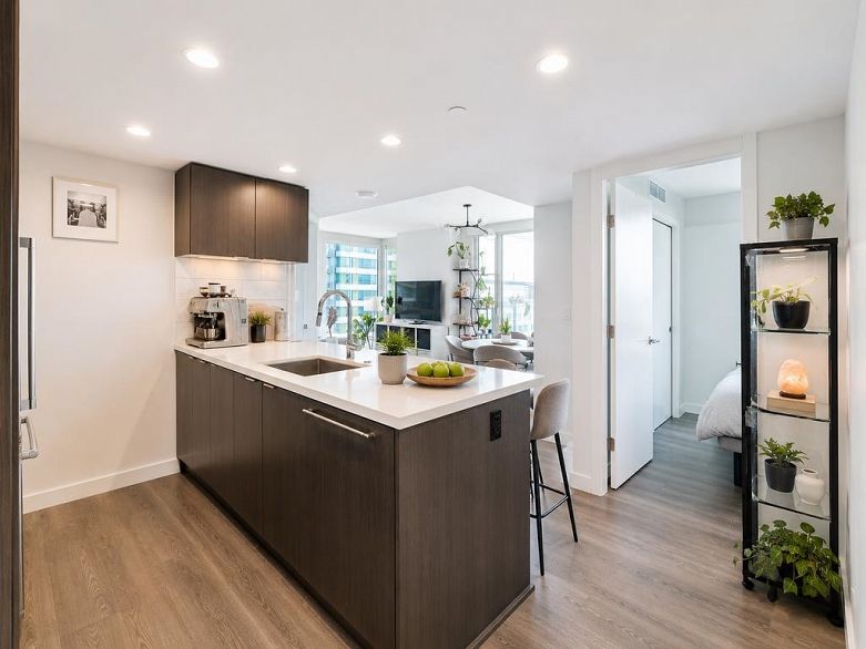 2907 8189 Cambie Street