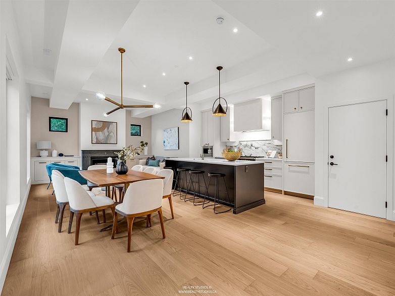 4090 Maple Crescent