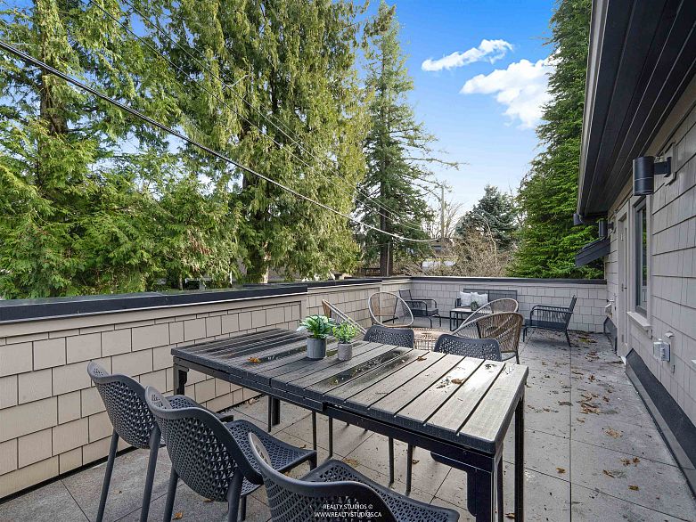 4090 Maple Crescent