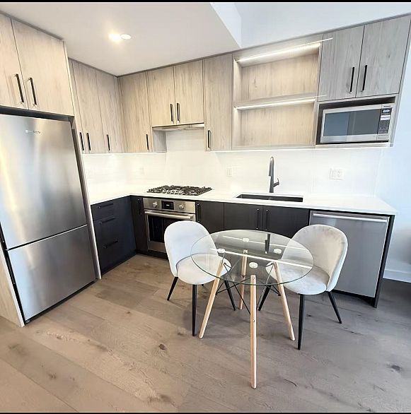 313 6859 Cambie Street