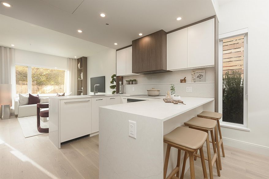 382 W 45th Avenue