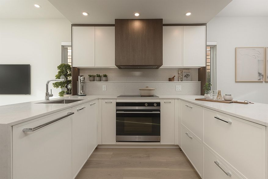 382 W 45th Avenue